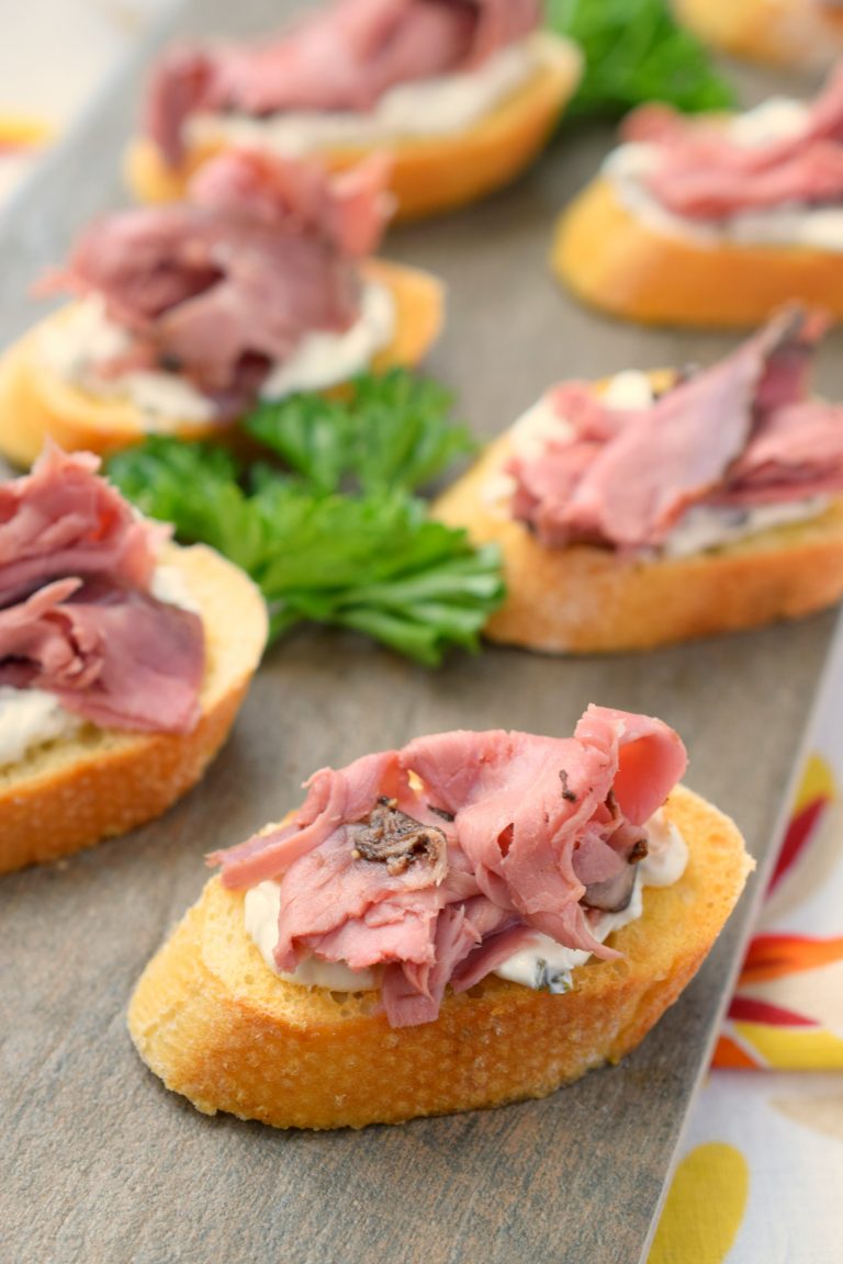Roast Beef Crostini Snacks and Sips