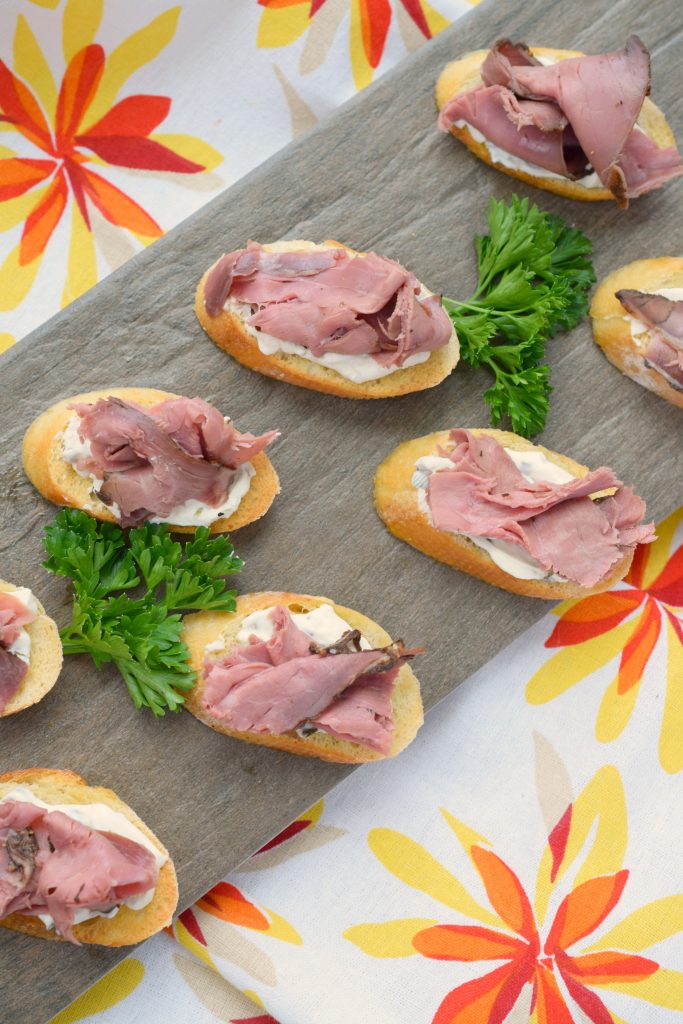 Need a simple yet elegant holiday appetizer? Look no further than this easy to make Roast Beef Crostini, perfect for parties!