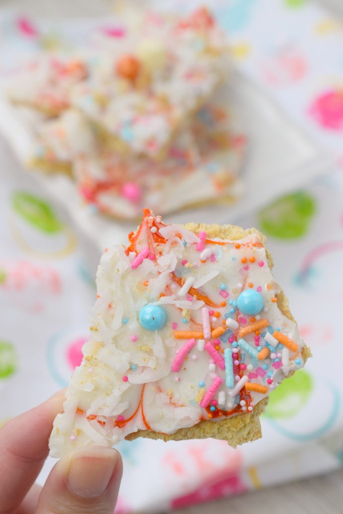 Tropical White Chocolate Bark is an easy to make no bake treat that's great for parties. Package up and give as a gift, you'll love this simple snack.