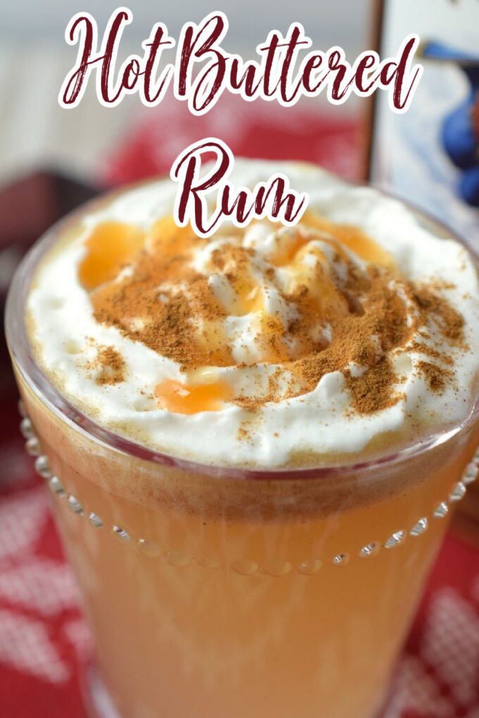 Hot Buttered Rum - A delicious holiday drink made with just a few simple ingredients. So creamy and flavorful! Hot Buttered Rum | Christmas Drink Recipe | Christmas Cocktail