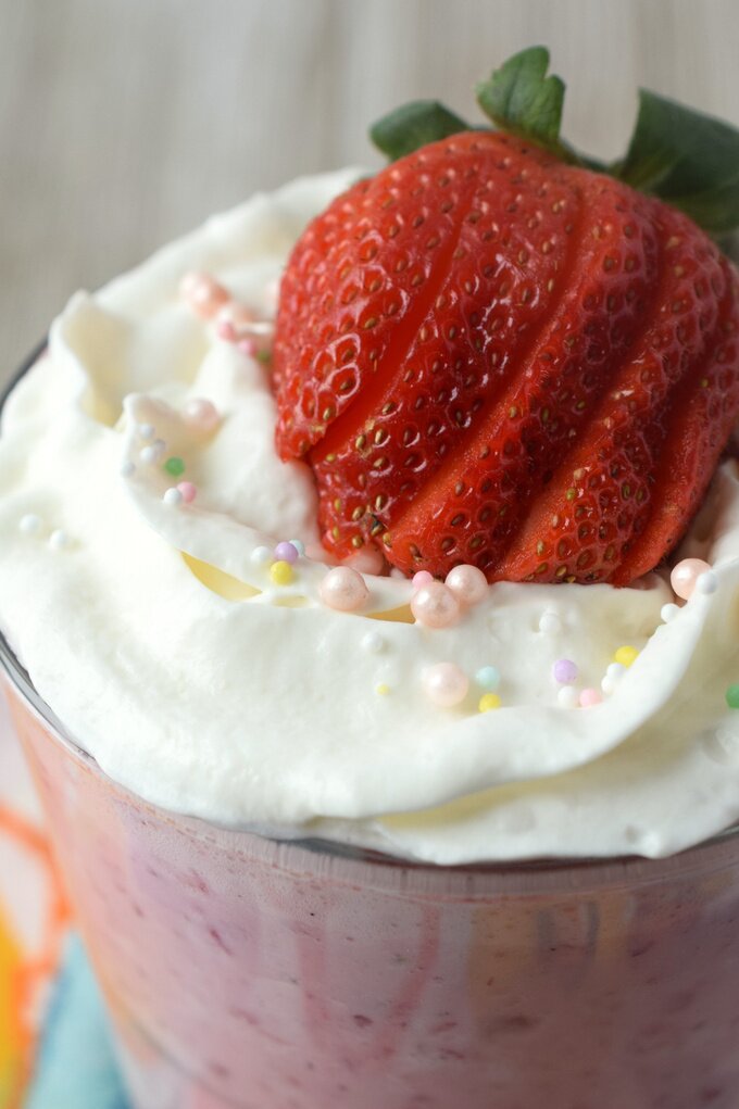 Easy Strawberry Milkshake Recipe